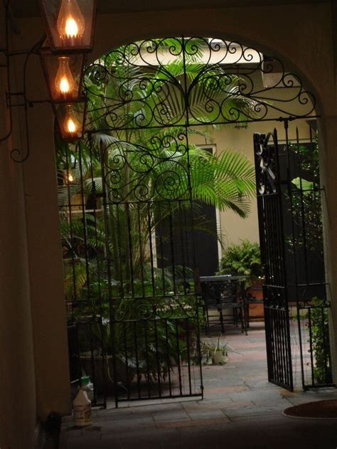 Captivating New Orleans French Quarters Courtyard