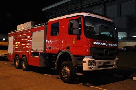 Brunei Fire&Rescue Department Appliances: RBAF Mercedes Actros/SK Fire ...