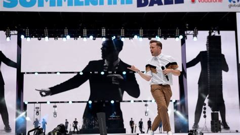 Olly Murs - 'Dance With Me Tonight' (Live At The Summertime Ball 2017 ...