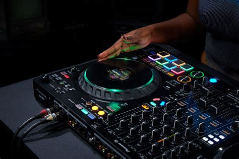 より創造的なDJプレイへ！Pioneer DJが「DDJ-FLX10」を発表 | clubberia クラベリア