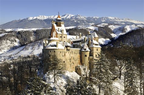 Bran Castle - Visiting Dracula's Castle - 7 Days Abroad