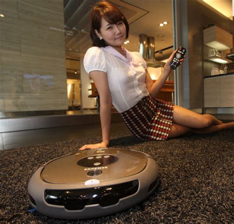 Samsung introduces robot vacuum cleaner with surveillance camera