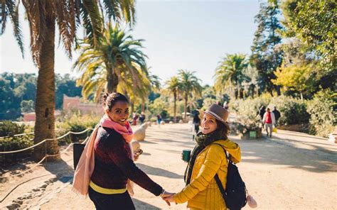 This Is How Long New Couples Should Wait Before Going on Vacation Together