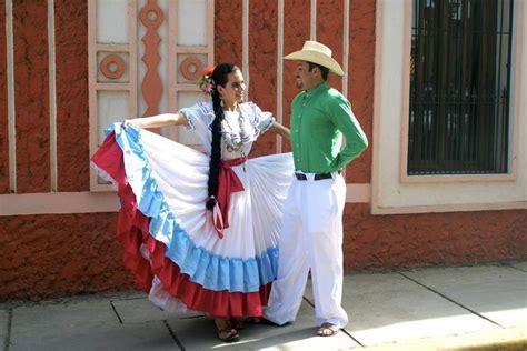 Traje típico de las Chilcas, Choluteca / Costume of Chilcas, Choluteca ...