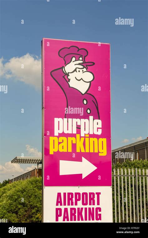 Car parking signs at airport heathrow hi-res stock photography and images - Alamy
