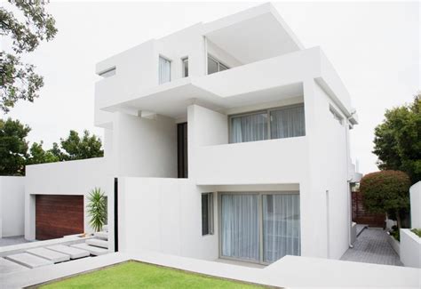 10 White Exterior Ideas for a Bright, Modern Home