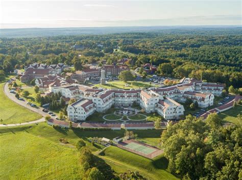 Charlton MA Senior Living | The Overlook