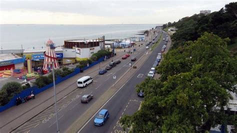 Petition urges 'rip off' Southend seafront parking U-turn - BBC News