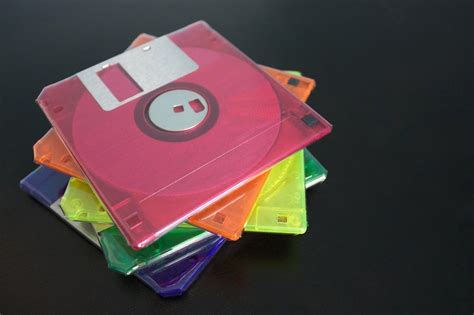 Colored Floppy Disk Coaster Set | Gadgetsin