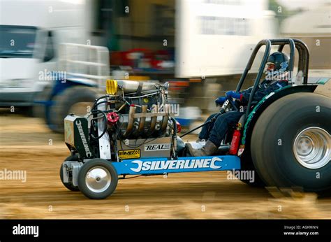 Tractor pull compete hi-res stock photography and images - Alamy