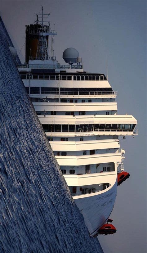 The sinking Costa Concordia photographed by a tilted camera. : interestingasfuck