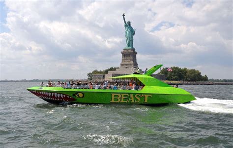 NYC: Statue of Liberty and Tour Boat Editorial Photo - Image of ...