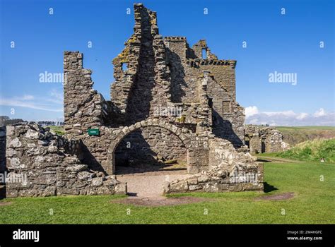 dunnottar castle interior Stock Photo - Alamy