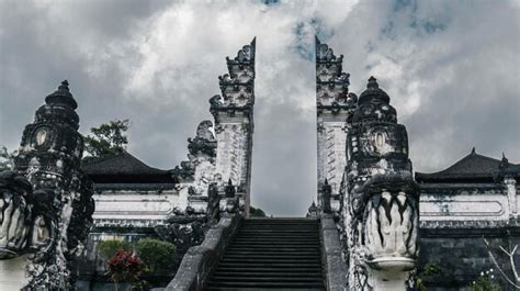 Premium Photo | Gate of heaven bali