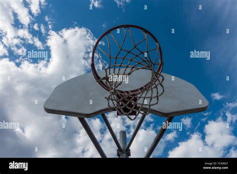 Open-air basketball court Stock Photo - Alamy