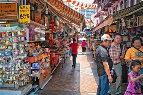 Singapore Chinatown Street Market - Night Market in Singapore Chinatown ...