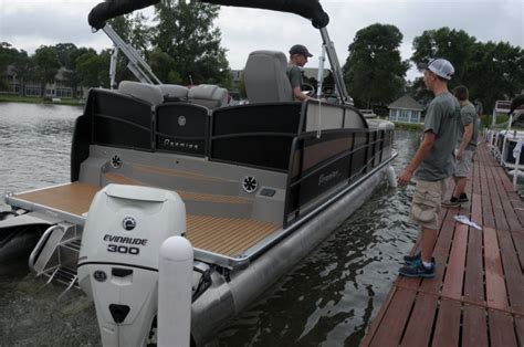 The Joy Of Docking | Pontoon & Deck Boat Magazine