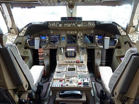 Boeing 747-8 Intercontinental Cockpit