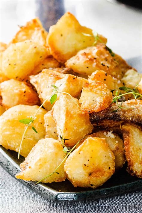 Crispy Garlic Roasted Potatoes - Erren's Kitchen