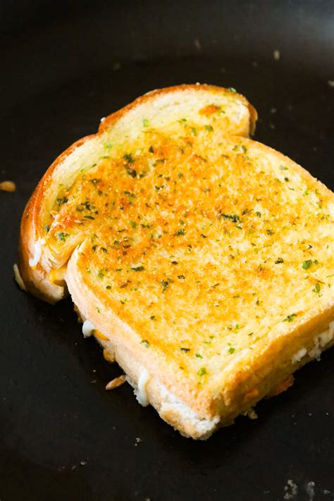 Garlic Bread Grilled Cheese - THIS IS NOT DIET FOOD