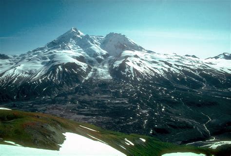 Alaska’s Mt. Redoubt Volcano Could Erupt | Youseph Tanha