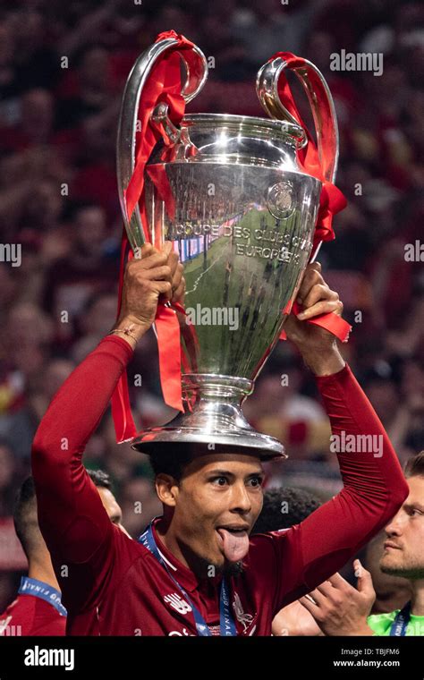 Van dijk champions league trophy hi-res stock photography and images ...