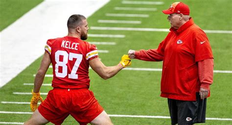 Chiefs tight end Travis Kelce could be chasing history at Chargers Sunday (if he plays)