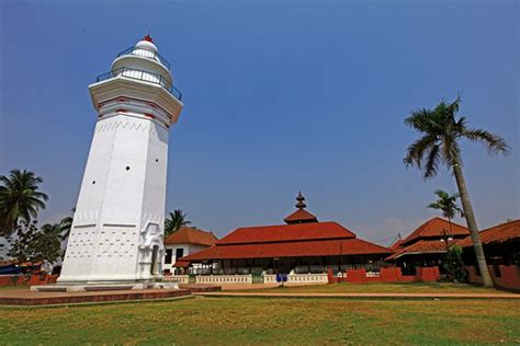 Masjid Agung Banten Peninggalan Kerajaan Majapahit - IMAGESEE