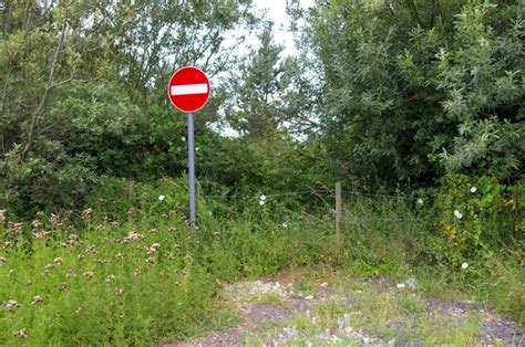 Pointless "No Entry" sign © Tiger cc-by-sa/2.0 :: Geograph Britain and Ireland