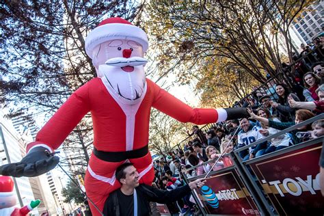 The Dallas Holiday Parade Brings Christmas to the Streets of Downtown ...