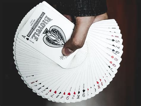 What Are The Casino Table Etiquette Dos & Don'ts?