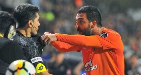 Arda Turan punches pop singer Berkay, makes a pass on wife - Daily Sabah