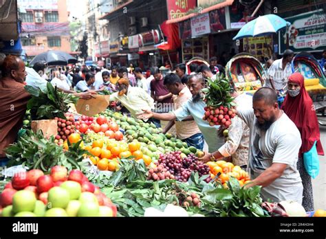 Dhaka, Bangladesh. Bangladeshi vendor sell fruits on a street market in ...