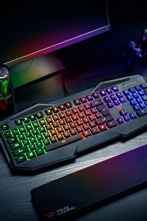 Gaming keyboard with full size layout, Rainbow Wave illumination and 12 ...