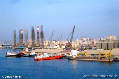 Port of Sharjah in United Arab Emirates - vesseltracker.com