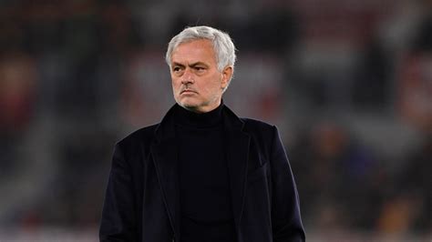 Mourinho non è più l'allenatore della Roma: il comunicato del club