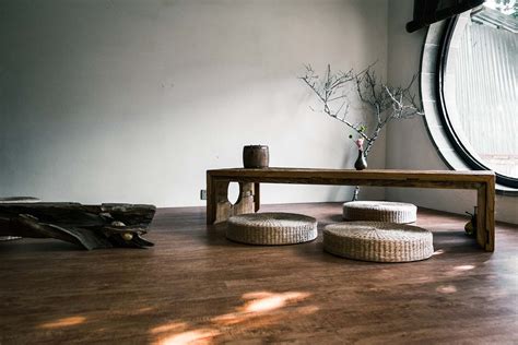 5 Rustic Vases for a Boho Theme Living Room Interior Design