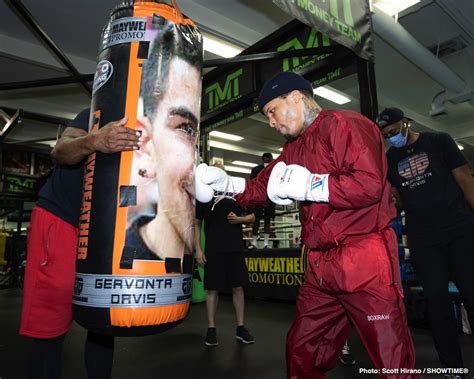 Tank Davis Will Steamroll Leo Santa Cruz If He's 100% - Latest Boxing News Today