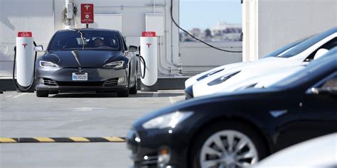 Tesla Recalls Cars With FSD Beta Flaw. Elon Musk Is Paying Attention ...