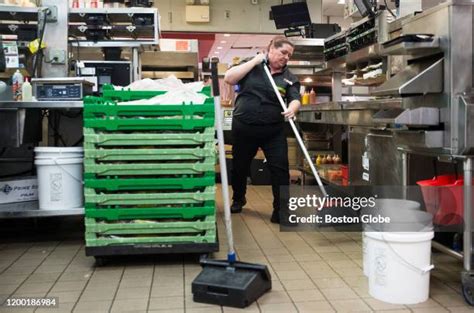 Burger King Kitchen Photos and Premium High Res Pictures - Getty Images