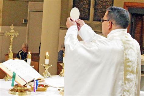 The Eucharistic Prayer — mystery made manifest | The Catholic Missourian