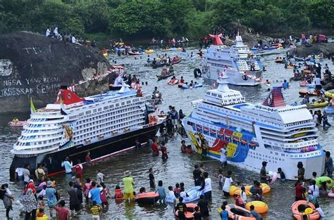 Bakajang: Tradisi Unik Menghias Perahu di Nagari Gunung Malintang - # ...