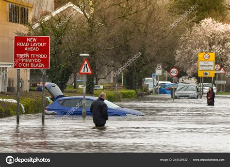 Nantgarw Cardiff Wales February 2020 People Wading Flood Water Treforest – Stock Editorial Photo ...