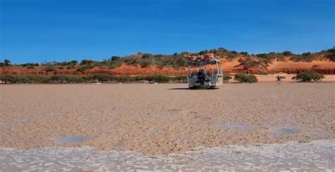 Where to find dinosaur footprints in Broome - best place