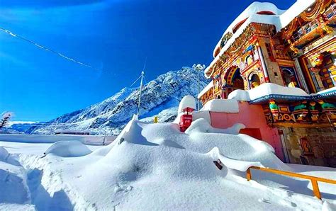 Uttarakhand: Badrinath Temple Wrapped Under Heavy Snow - Dynamite News