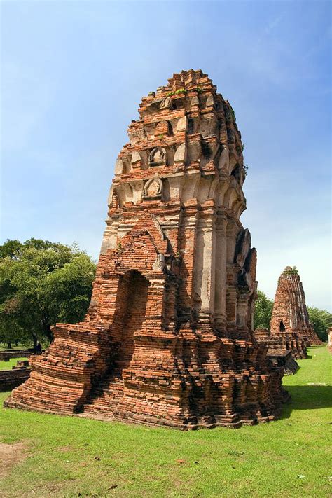 Wat Mahathat Temple Photograph by Artur Bogacki - Pixels