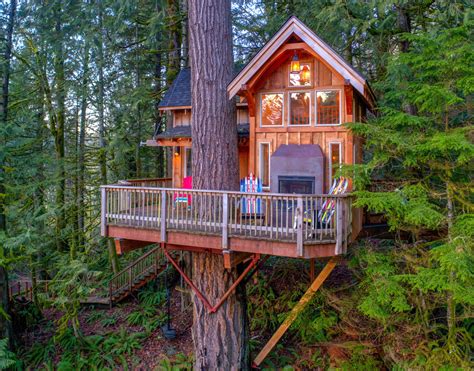 The treehouse on this Washington State home is probably nicer than your apartment