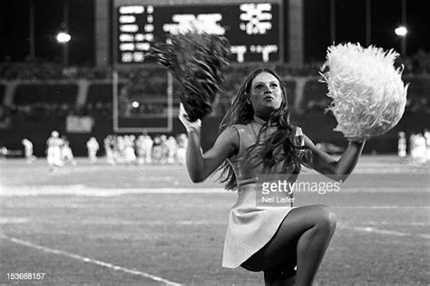 1,299 Chicago Bears Cheerleaders Stock Photos, High-Res Pictures, and Images - Getty Images