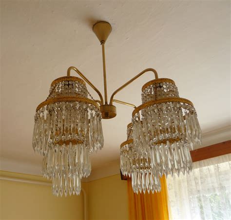 File:Glass chandelier.jpg - Wikimedia Commons