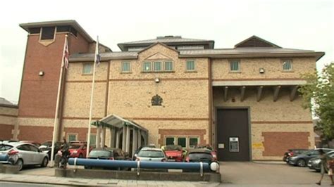 HMP Bedford: 'Insufficient' progress at violent prison - BBC News